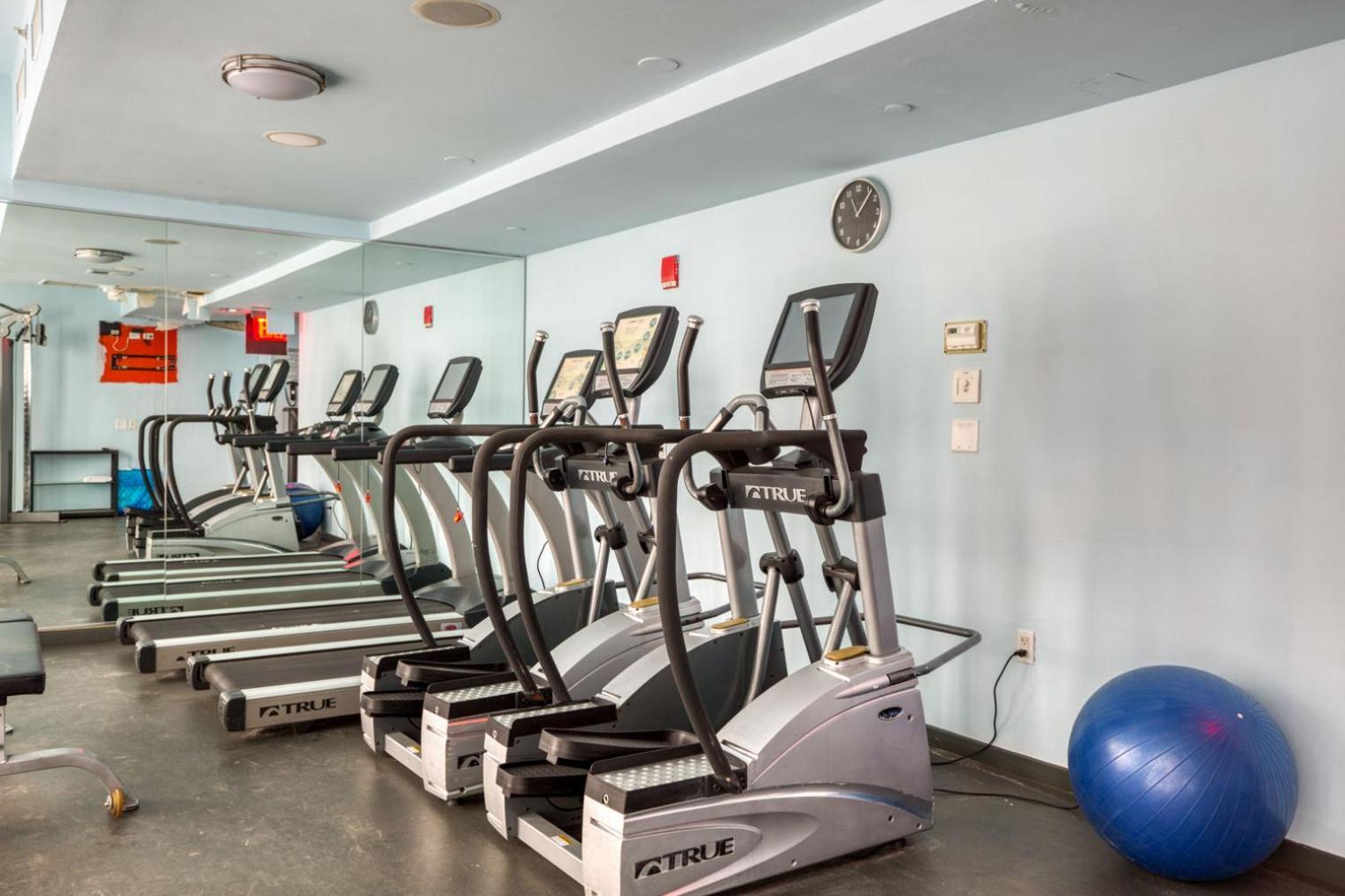 شقة Blueground Midtown Gym Wd Ac Nr Rock Ctr Nyc-1536 نيو يورك المظهر الخارجي الصورة